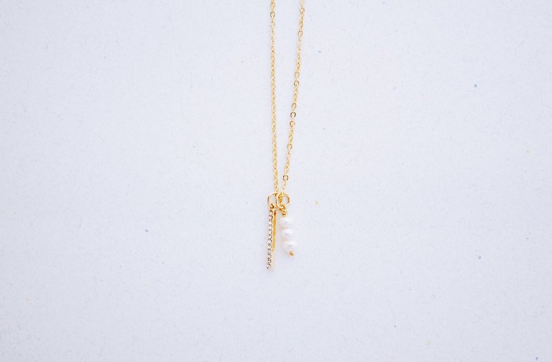 メモリアル - 淡水真珠の象眼細工のジルコンの長い鎖骨チェーン - ネックレス・ショート - 金属 ゴールド