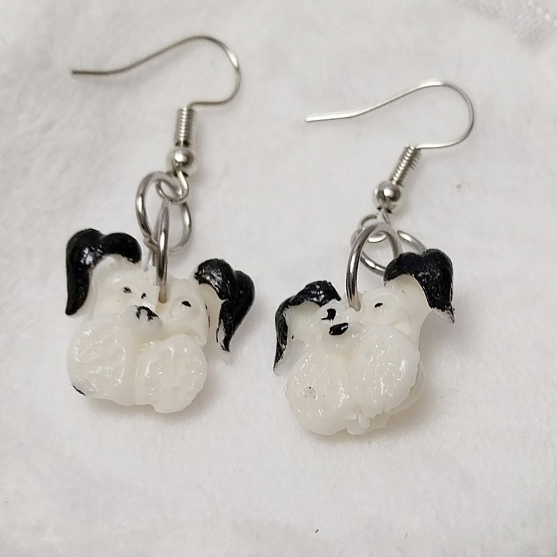 White Black Dog Earring Handmade Air Dry Clay Eco Friendly Stainless Hook - 耳環/耳夾/耳骨夾 - 黏土 白色