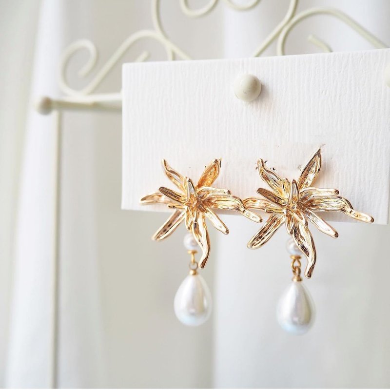 Bridal Earring Bridal Clip-On Birthday Gift Elegant Earring Clip-On Customization - ต่างหู - โลหะ ขาว