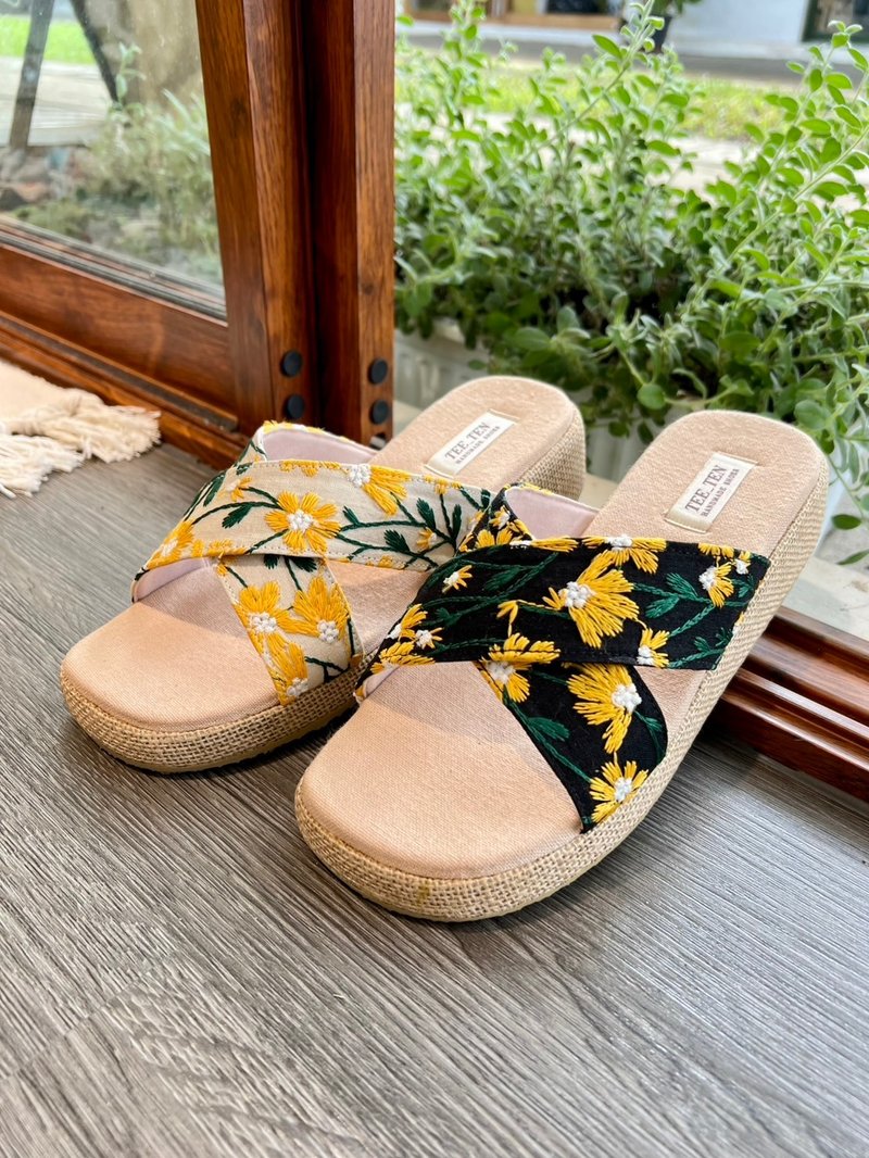 Flip Flop Daisy - Handmade - Slippers - Thread Multicolor