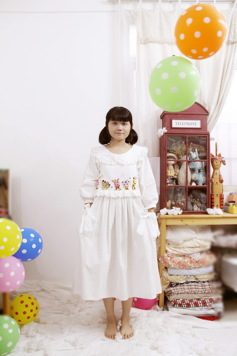 Animal embroidered white Linen cotton lace bow dress - the basic necessities [] - [] witch cat cards - original hand-made independent - กระโปรง - ผ้าฝ้าย/ผ้าลินิน ขาว