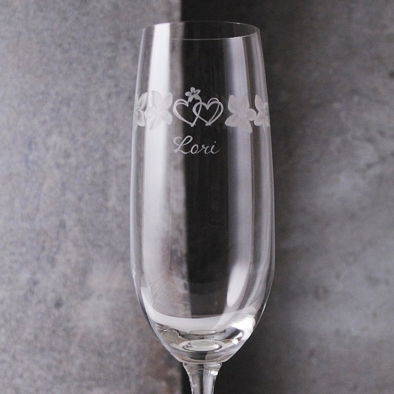 210cc [Tung Blossom Champagne Glass] Valentine's Day Memorial Wine Glass Carving and Tanabata Gifts - ของวางตกแต่ง - แก้ว สีเทา
