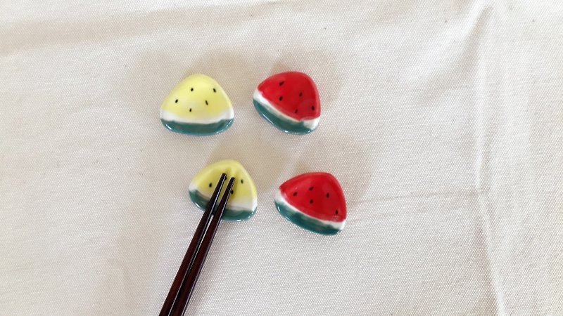 Hand made watermelon chopstick holder - ผ้ารองโต๊ะ/ของตกแต่ง - เครื่องลายคราม 