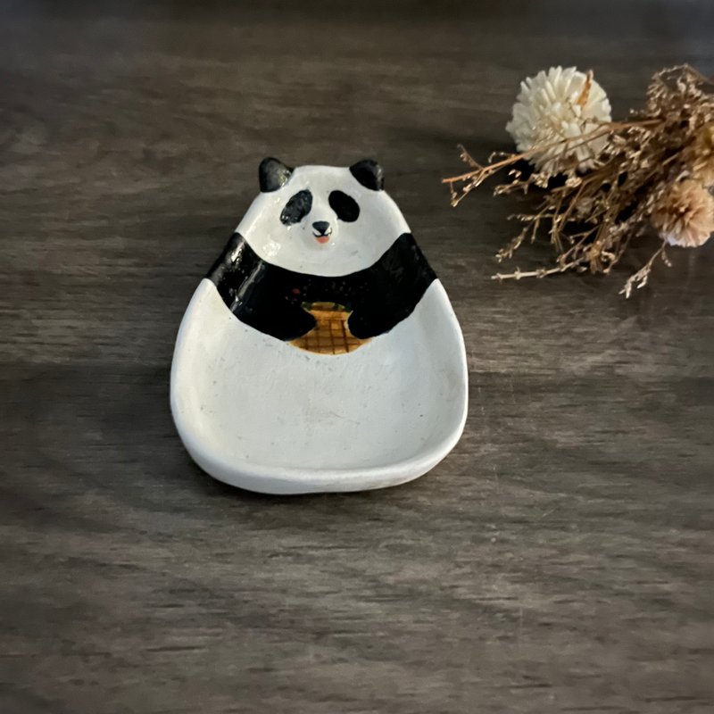 A Lu 可愛小小熊貓陶碟 Taipei Zoo 聯名/原創手作手繪 - 盤子/餐盤/盤架 - 陶 多色