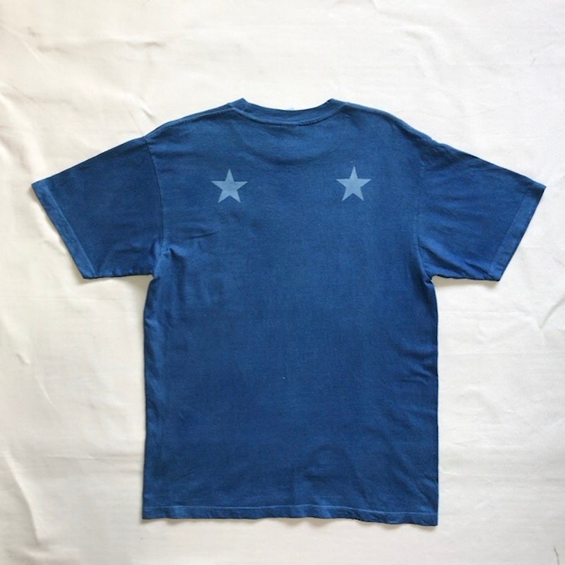 Hand-dyed BLUE STAR DARK TEE made in Japan Indigo dyed Aizen JAPAN BLUE - เสื้อยืดผู้หญิง - ผ้าฝ้าย/ผ้าลินิน สีน้ำเงิน