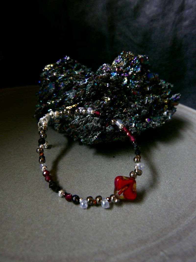 Gemstone Bracelet/Red Garnet/ Black Spinel - Bracelets - Stone Red