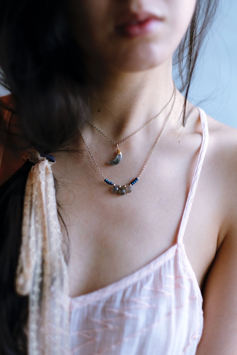 Labradorite moon necklace/ Bohemian teardrop gemstone necklace - 項鍊 - 寶石 藍色