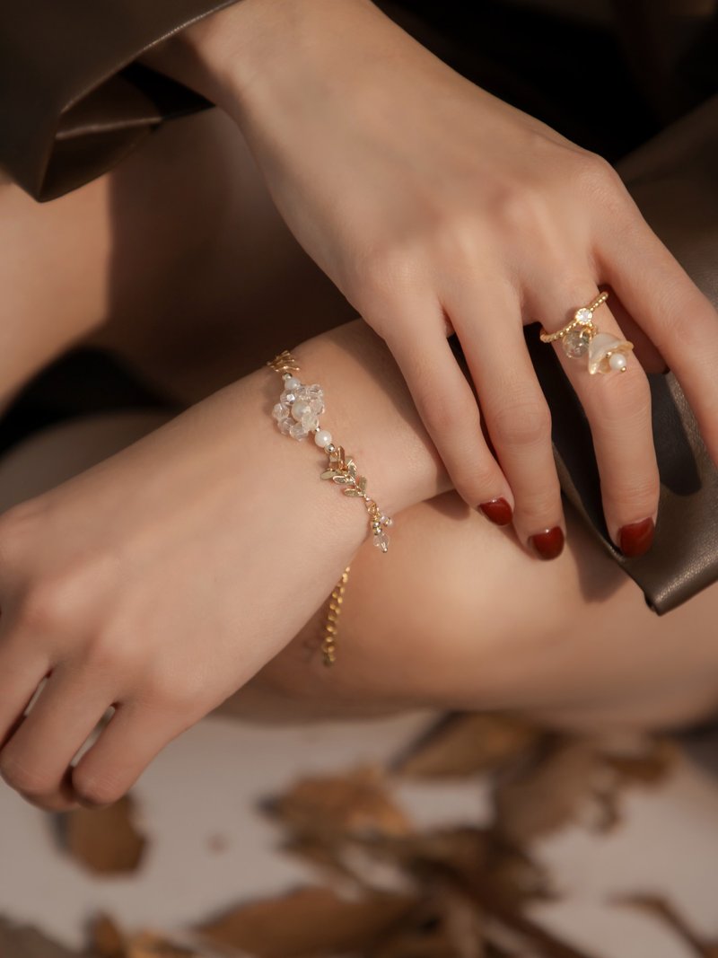 Fallen Leaves, Gentle Light. MUCHAT Handmade 14KGP Branch & Leaf Crystal Bead Floral Bracelet - สร้อยข้อมือ - โลหะ สีทอง