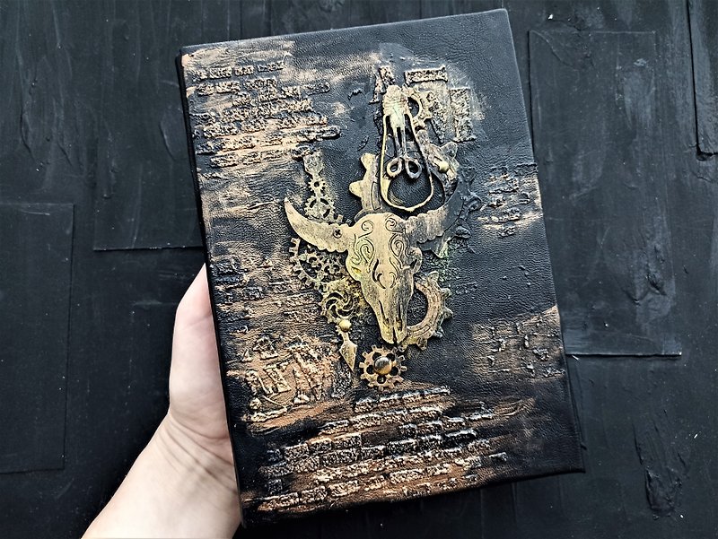 Steampunk grimoire journal blank handmade for sale Gothic notebook mechanical - สมุดบันทึก/สมุดปฏิทิน - กระดาษ สีดำ