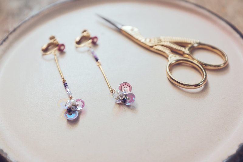 After the park KoraKuen [hanging embroidery series] 03 purple elegant flower earrings - Earrings & Clip-ons - Paper Purple