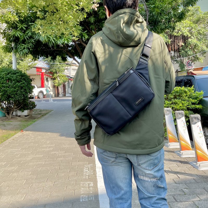 尼龍| 斜側背方形包 黑色 防撥水面料 - 側背包/斜背包 - 尼龍 黑色