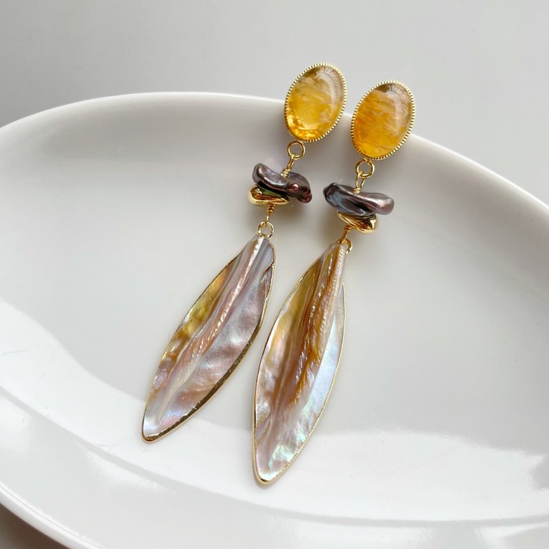 Honey orange shell earrings ピアス/イヤリング - 耳環/耳夾/耳骨夾 - 貝殼 橘色