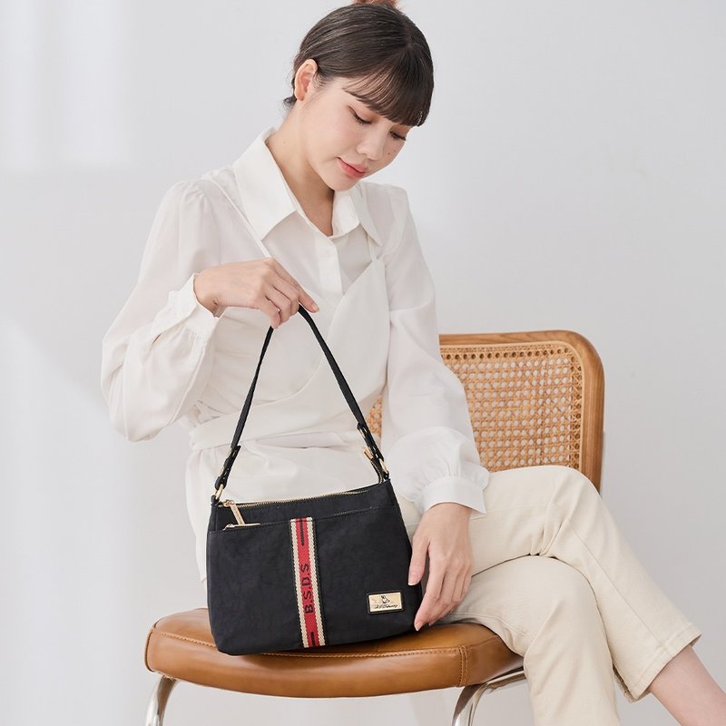 [Fashionable Ribbon] Very Good - Ribbon Spliced ​​Lightweight Crossbody Bag - Red Brick Black - กระเป๋าแมสเซนเจอร์ - ไนลอน หลากหลายสี