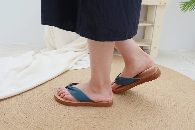 【Summer atmosphere】leather flip flop-blue - รองเท้ารัดส้น - หนังแท้ สีน้ำเงิน