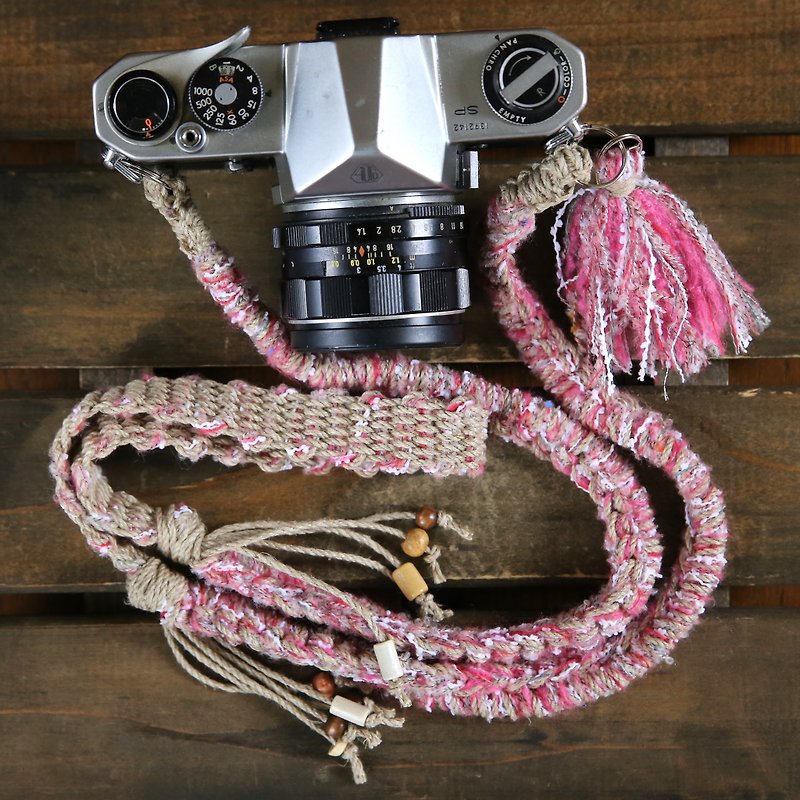 残り1点/手紡ぎニットの麻紐カメラストラップpink/2重リング - 相機帶/腳架 - 棉．麻 粉紅色
