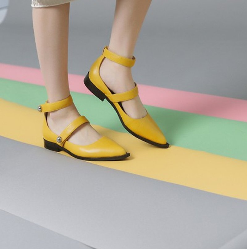 [Show products clear] buckles with a belt around the cut leather flat shoes yellow - Sandals - Genuine Leather Yellow