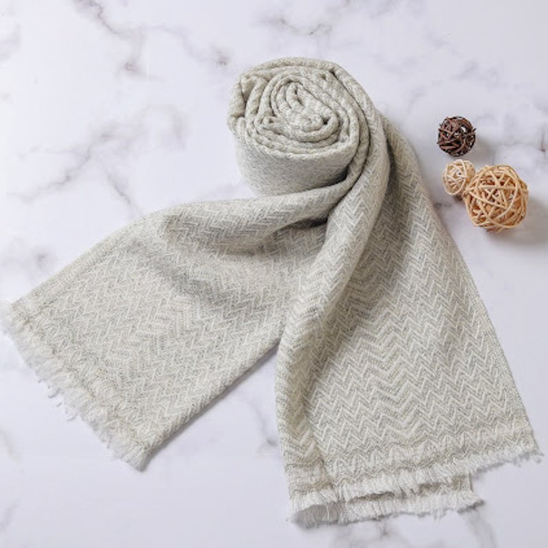 [Narrow version] cashmere wool scarf light gray and white small gable pattern neck circumference handmade - Knit Scarves & Wraps - Wool Gray