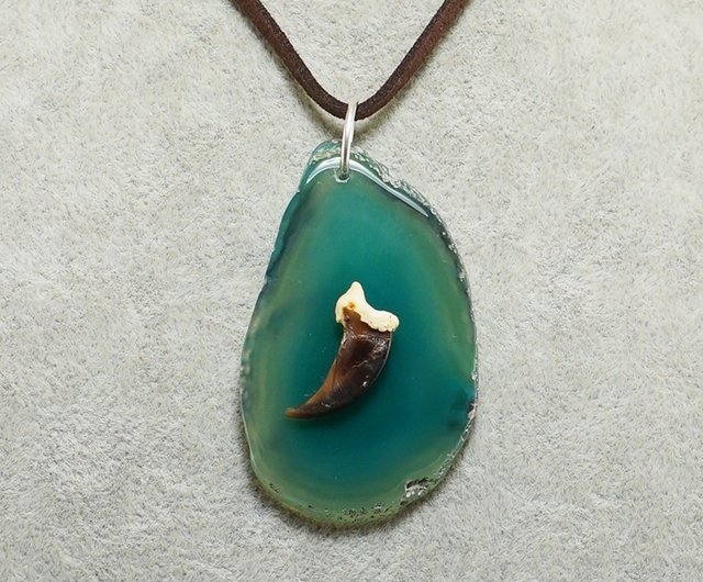 Pendant Sterling Sliver Green /pink deals Etched Agate Slice Wolf pendant