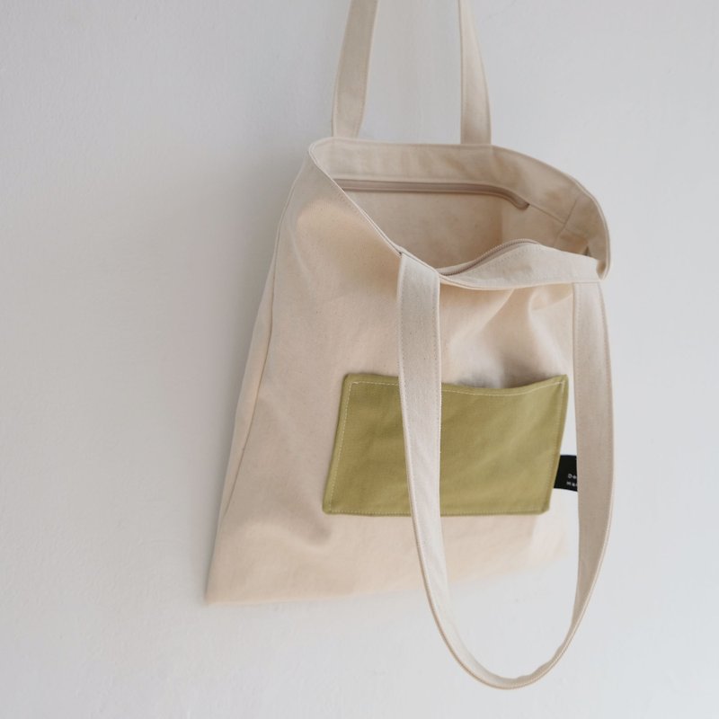 ผ้าฝ้าย/ผ้าลินิน กระเป๋าแมสเซนเจอร์ สีเขียว - Matcha Box Canvas Bag