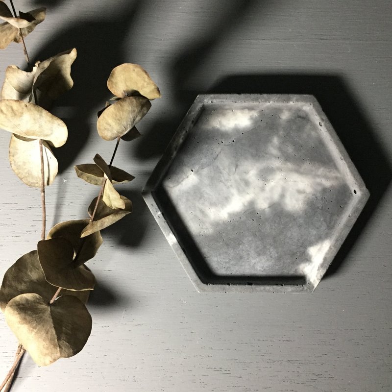 雷暴 - 水泥六角形置物碟 - 居家收納/收納盒/儲物盒 - 水泥 灰色