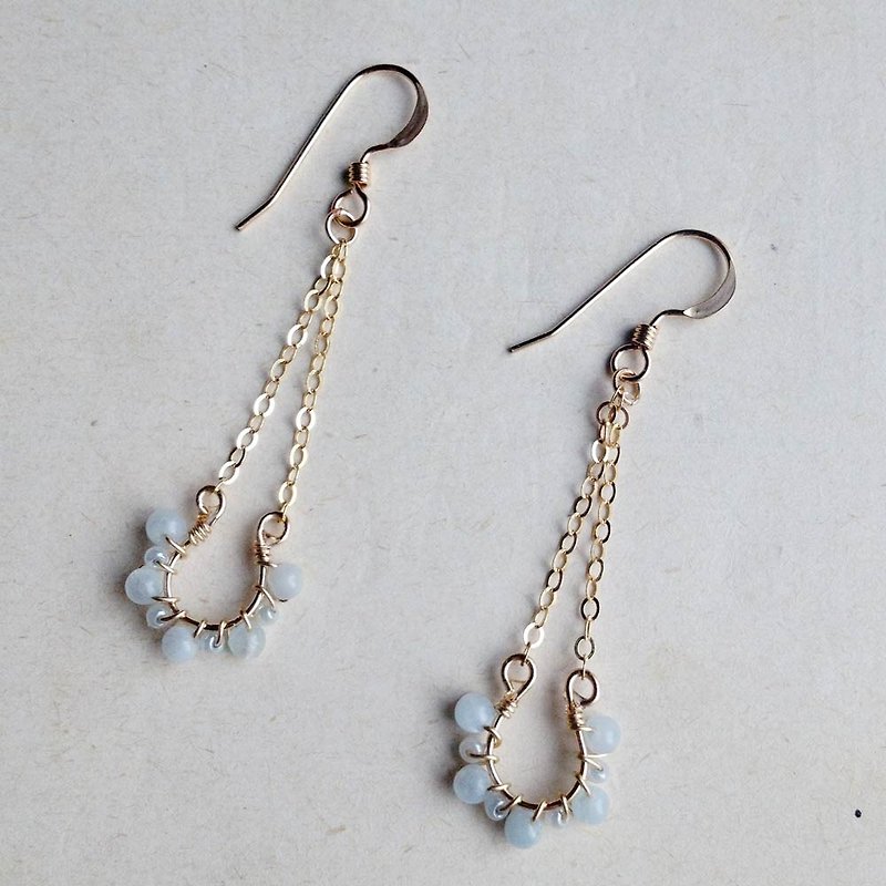 14kgf aquamarine and vintage beads petit hose shoe earring - Earrings & Clip-ons - Gemstone Blue