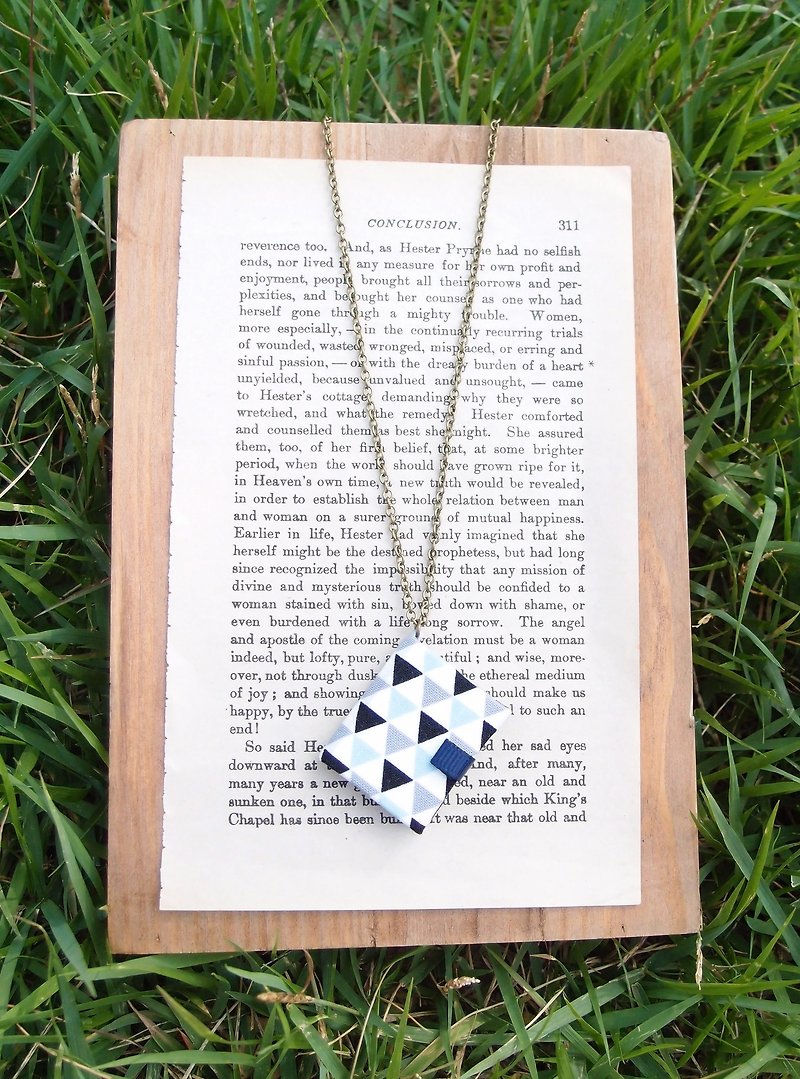 Mini Book Necklace| Triangle - สร้อยคอ - กระดาษ ขาว