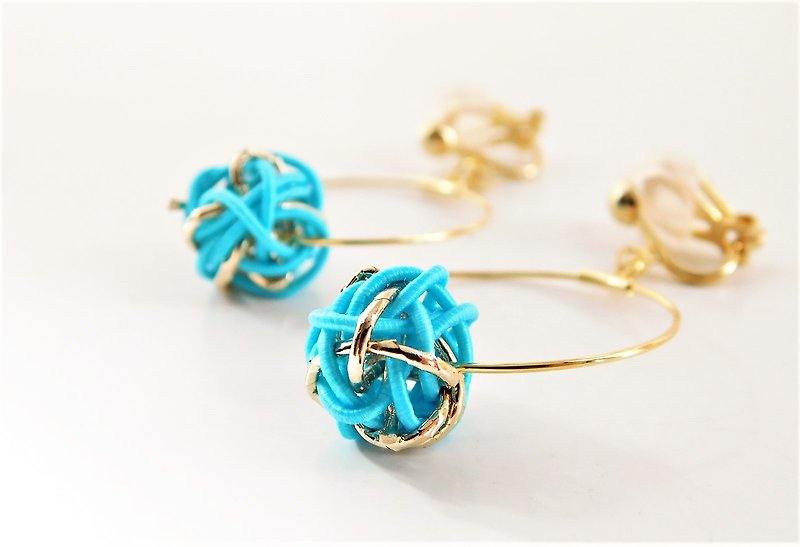 Water Ball Hoop Earrings color: Light Blue Earrings Changeable - ต่างหู - วัสดุอื่นๆ สีน้ำเงิน