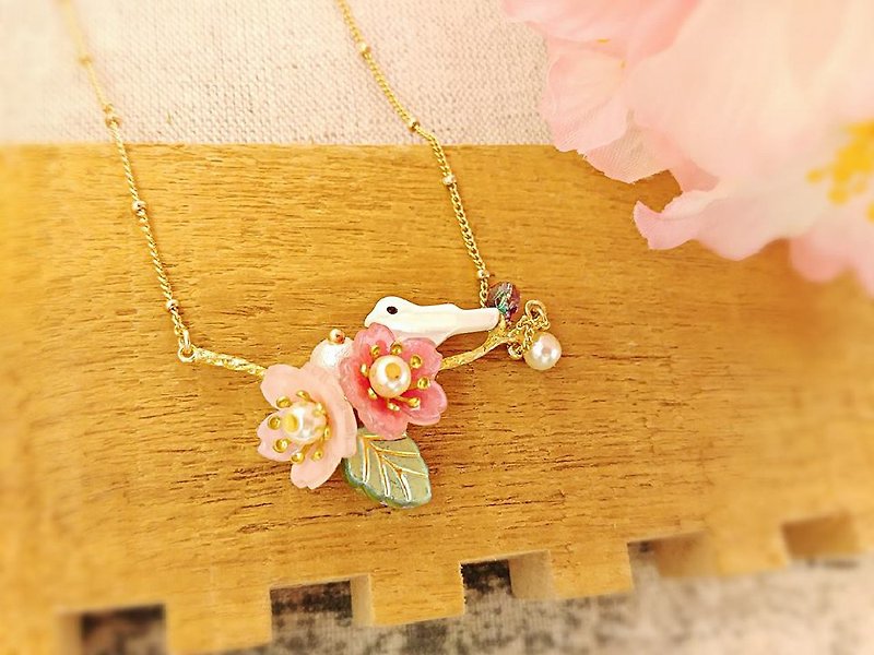 HUKUROU hand-painted three-dimensional cherry tree necklace - Necklaces - Other Materials Multicolor