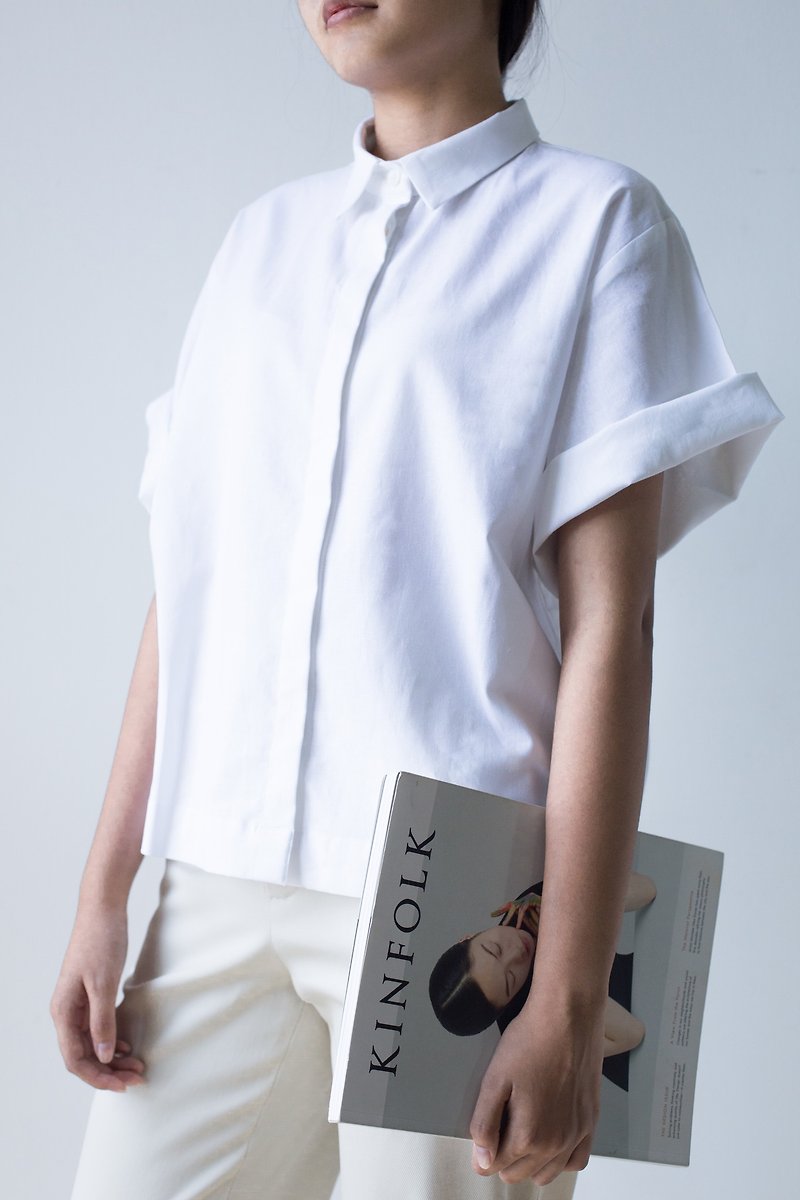 Mani Mina White Boxy Short Sleeve Shirt - เสื้อผู้หญิง - ผ้าฝ้าย/ผ้าลินิน สีใส