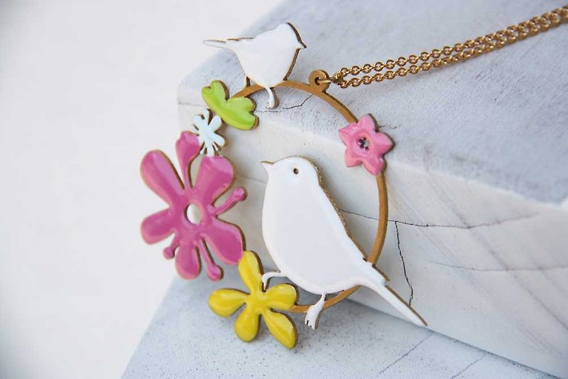 Colored Little bird necklace by linen. - 項鍊 - 其他金屬 