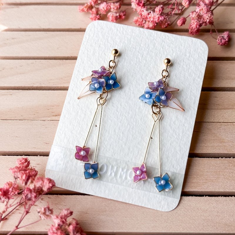 Handmade resin earrings - hydrangea long hanging earrings/ Clip-On - ต่างหู - เรซิน สีน้ำเงิน