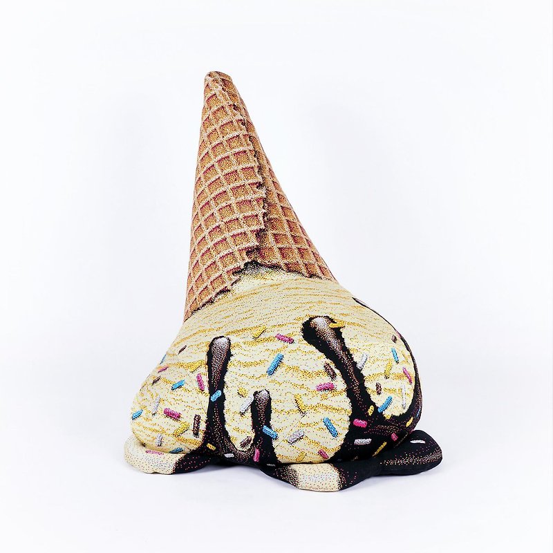 Fallen Vanilla Ice Cream Beanbag - Free shipping world-wide - เก้าอี้โซฟา - เส้นใยสังเคราะห์ หลากหลายสี