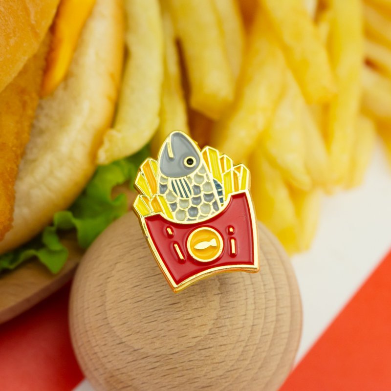 Fish and Chips Enamel Pin - 胸針 - 其他金屬 紅色