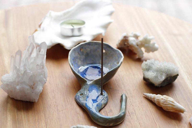 Purely handmade ceramic flower pendant/candle holder/tea bag tray 14 - เทียน/เชิงเทียน - ดินเผา สีน้ำเงิน