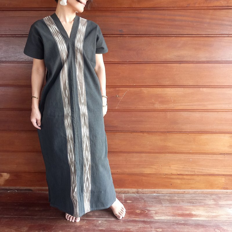 Hand-woven dress in plant-dyed cotton / dark grey / Karen people, Thailand / ikat dyeing / fair trade - ชุดเดรส - ผ้าฝ้าย/ผ้าลินิน สีเทา