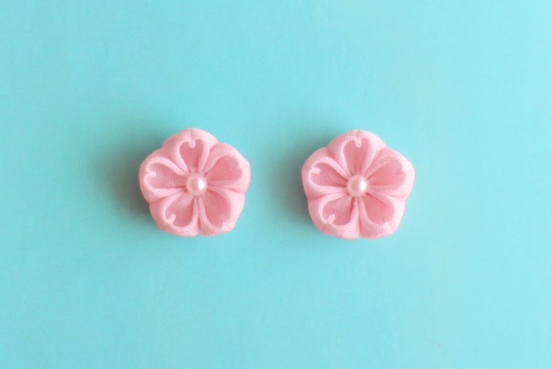 はんなり桜のピアス つまみ細工 - 耳環/耳夾 - 絲．絹 粉紅色