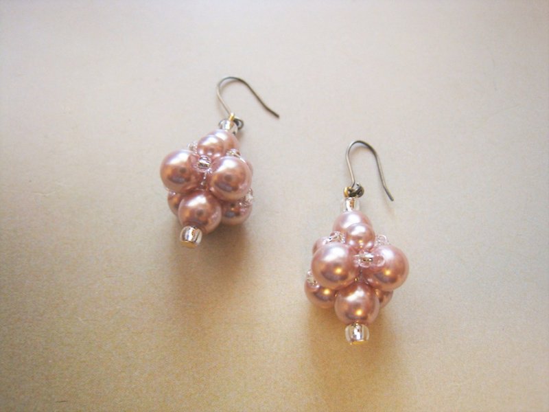 Silky Pearl Pierced Earrings / M : Pink Bridal* - 耳環/耳夾 - 珍珠 粉紅色