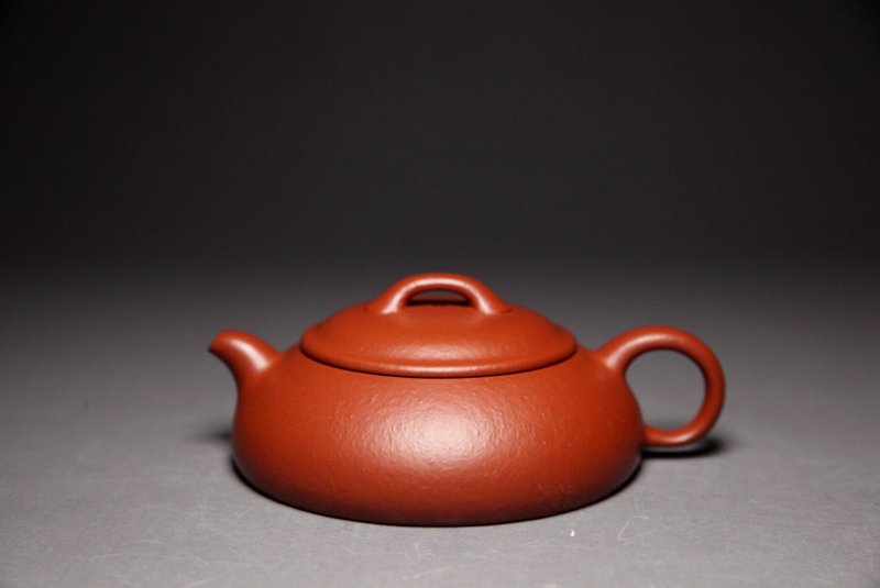 【無塵】龍山堂 傳統手工 黃龍山朱泥大紅袍 130cc - 茶壺/茶杯/茶具 - 陶 咖啡色