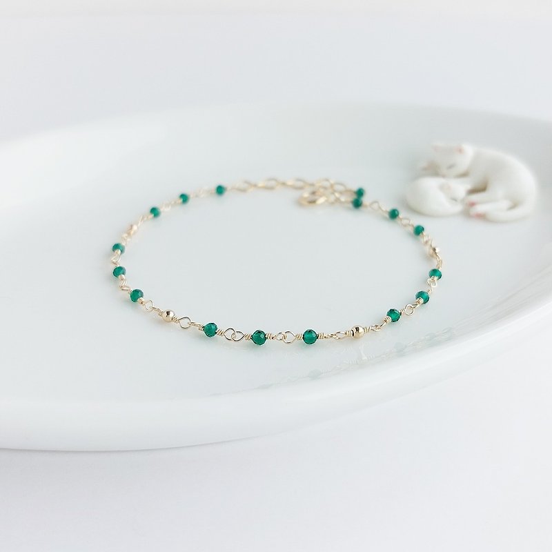 Emerald + Small Golden Ball x 14KGF Bracelet • Little Galaxy Series - สร้อยข้อมือ - เครื่องประดับพลอย สีเขียว