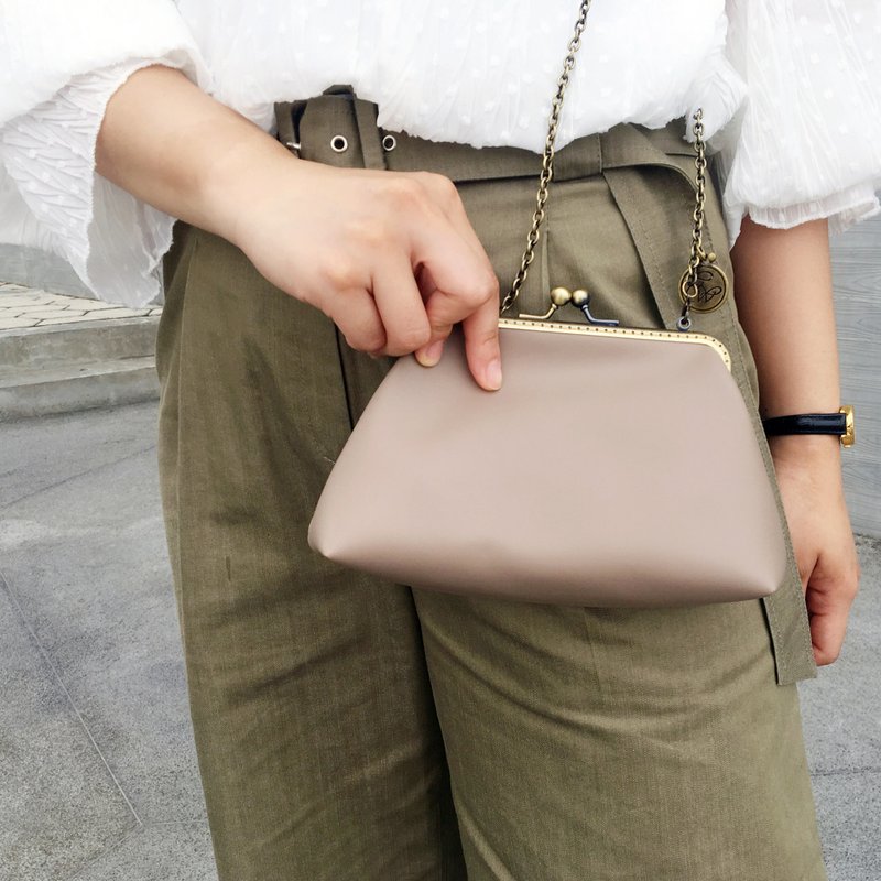 Urban Tourism Waterproof leather chain bag -  Nude - กระเป๋าแมสเซนเจอร์ - หนังเทียม สึชมพู