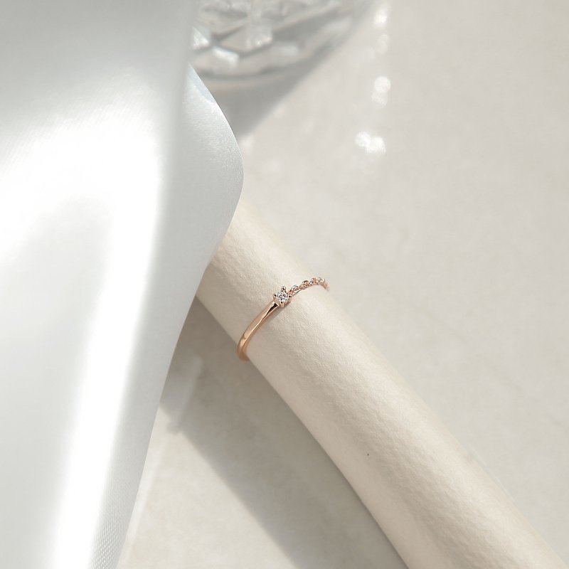 Delicate Solitaire Sterling Silver Chain Ring | Premium Stone. Featured styles - General Rings - Sterling Silver 