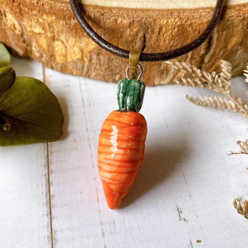 [Fragrance gift] Perfume essential oil necklace-cute carrot | Handmade pottery diffuser fragrance gift box - สร้อยคอ - เครื่องลายคราม สีส้ม