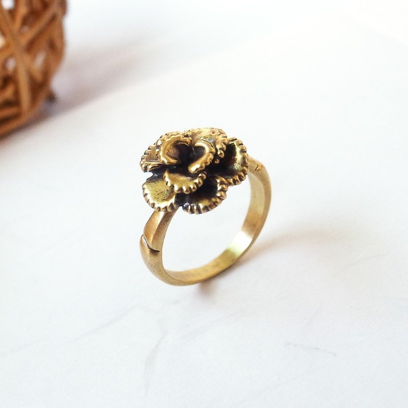 蕾絲花瓣純黃銅戒指 抗過敏銅飾 - 戒指 - 其他金屬 金色