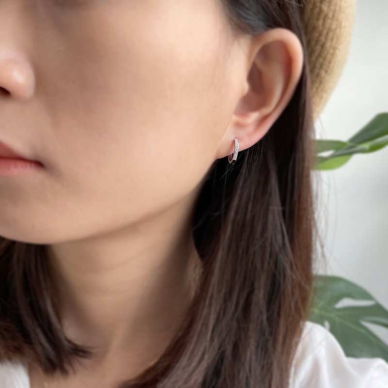 Half Circle Sandwich Diamond Earrings - ต่างหู - เครื่องประดับ สีทอง