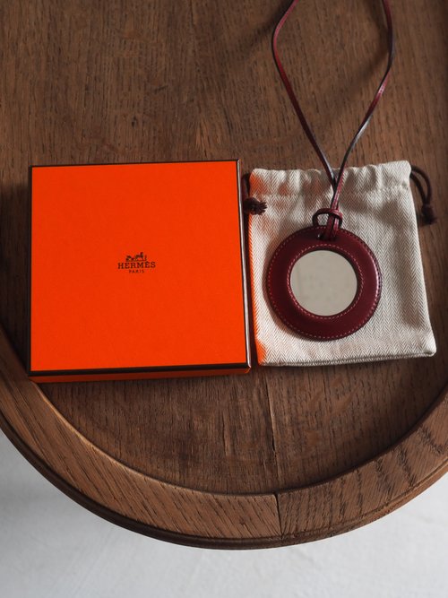 HERMES エルメス ミラー ネックレス レザー ボルドー ユニ HERMES エルメス ミラー ネックレス レザー ボルドー ユニ