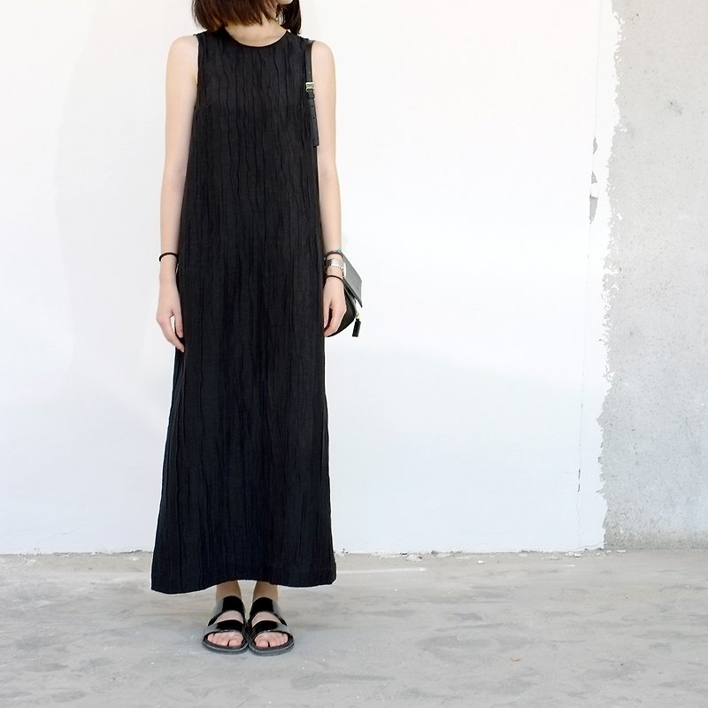 ガオフルーツ/ GAOGUOオリジナルのデザイナーブランドの女性の黒リネンノースリーブエレガントなシンプルラウンドネックマキシドレス - スカート - シルク・絹 ブラック