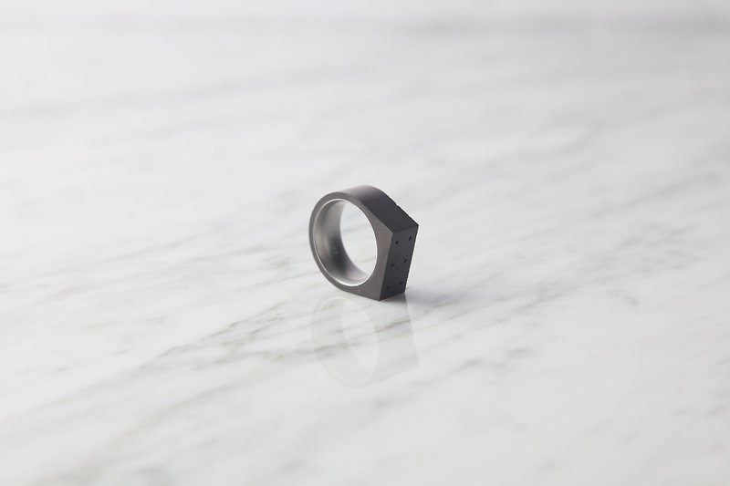Tatami Ring (Dark Grey) - แหวนทั่วไป - ปูน สีดำ