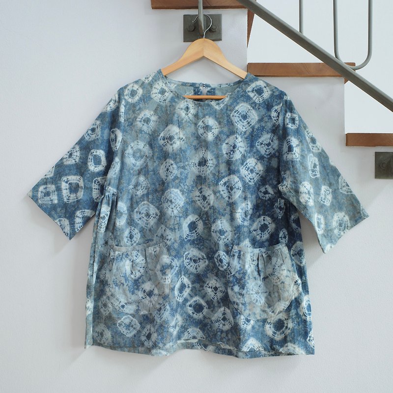 n a t u r e tie-dyed blouse with pocket / natural dye / soft cotton - Women's Tops - Cotton & Hemp Blue
