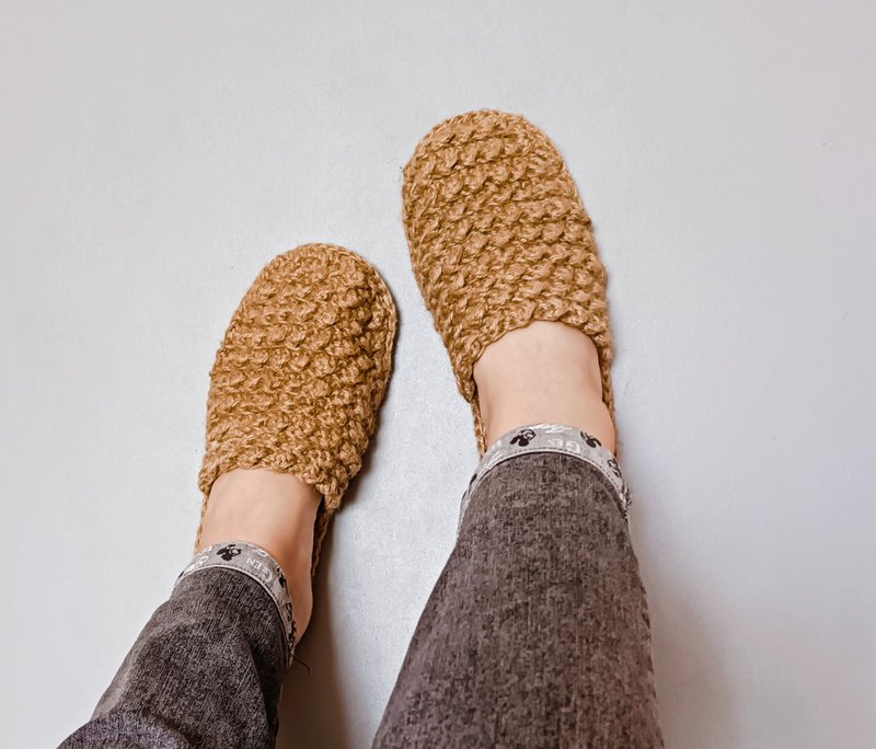 Eco home hemp slippers womens closed toe Christmas Gift Wrapping - รองเท้าแตะในบ้าน - ผ้าฝ้าย/ผ้าลินิน สีทอง