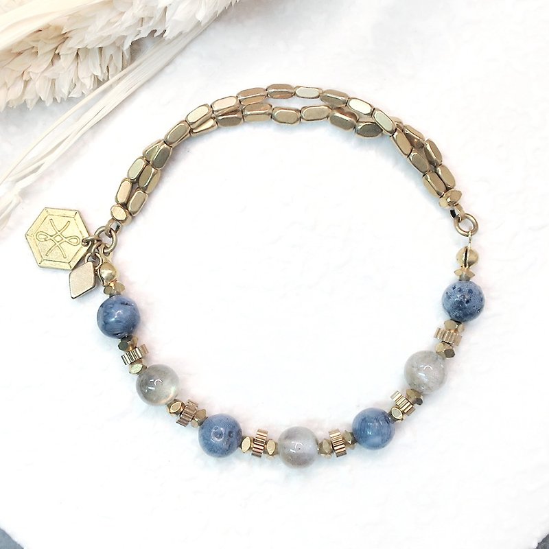 VIIART. Butterfly pea flower. Blue Coral elongated stone Bronze bracelet - สร้อยข้อมือ - เครื่องเพชรพลอย สีน้ำเงิน